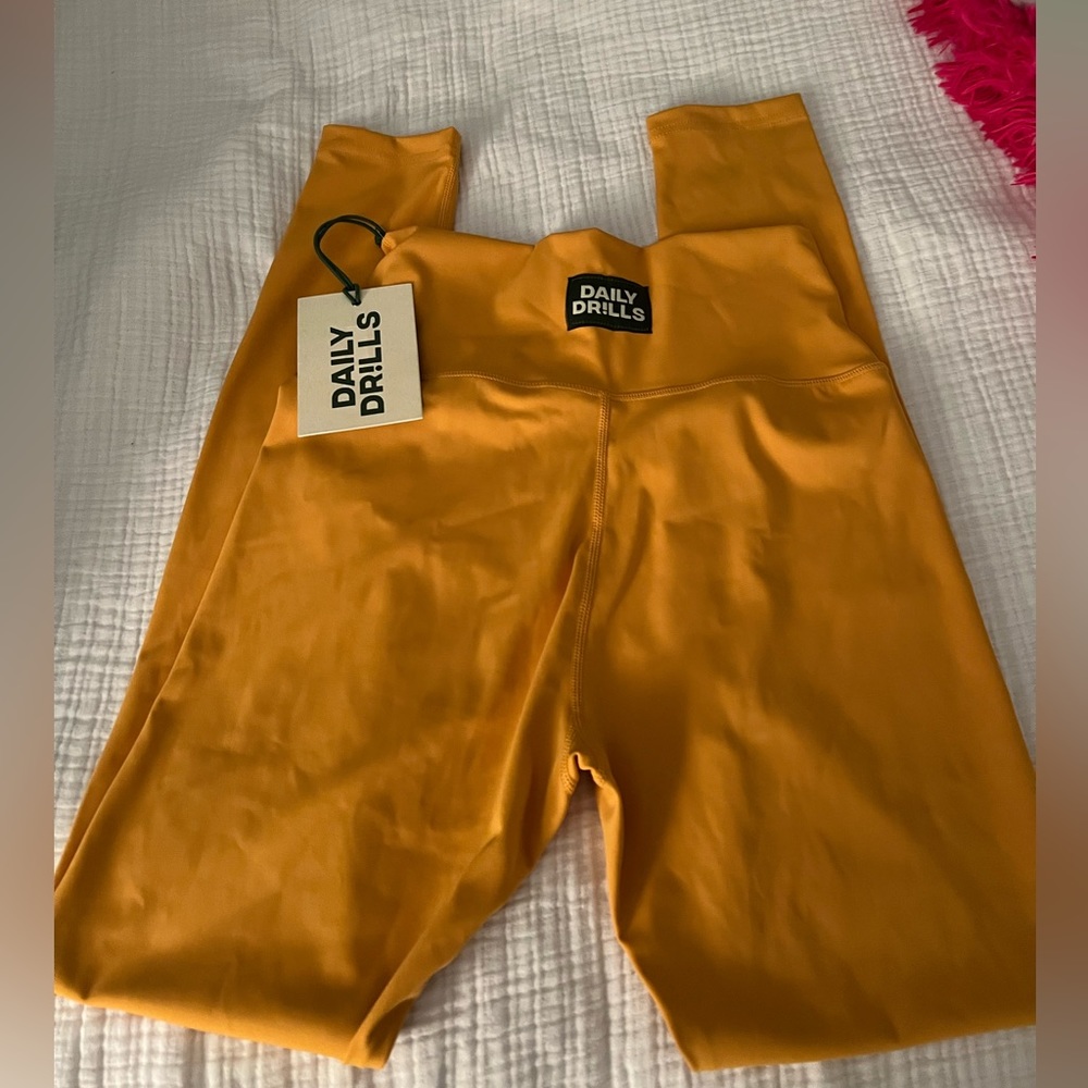 NWT Daily drills leggings